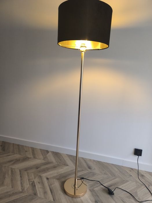 Lampa podłogowa nowoczesna