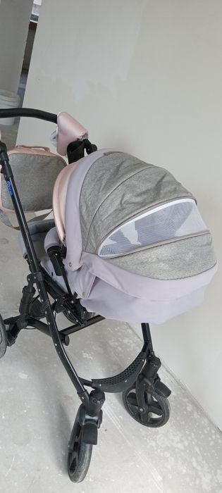 Колиска для дівчинки