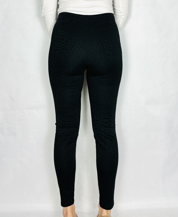 Czarne legginsy w subtelne cętki S 36