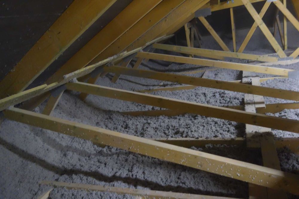 Ocieplanie wdmuchiwanie wełny celulozowej, wełny drzewnej STEICOzoll