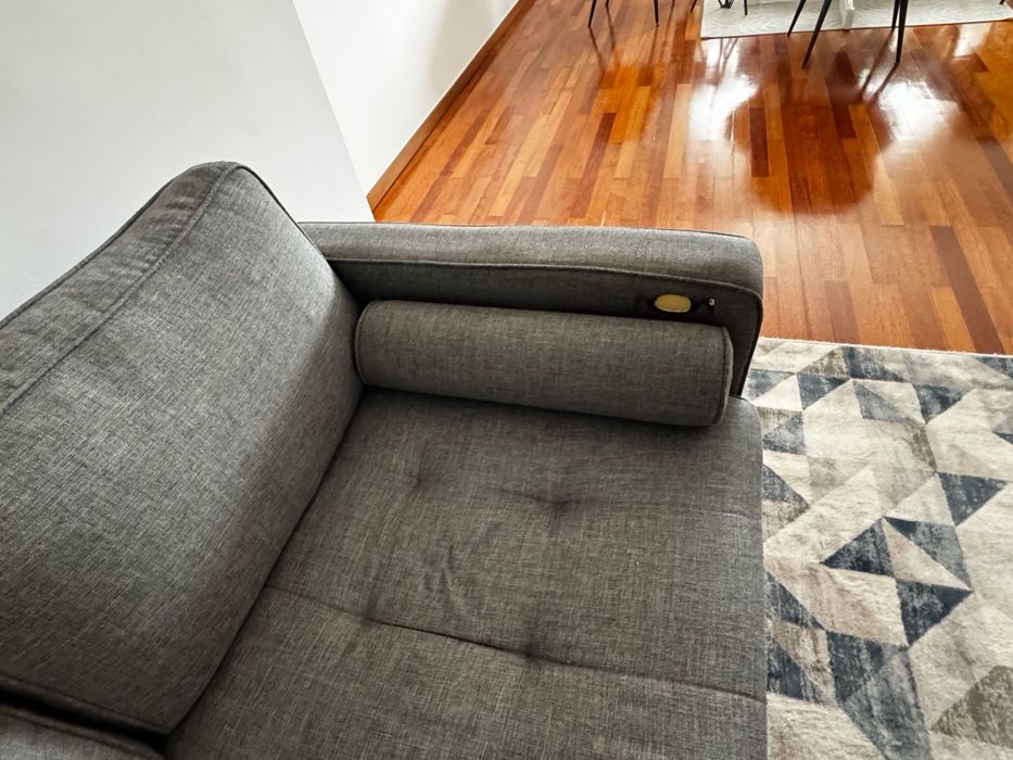 Sofa conforama , chase long . Usaso pelo menos 3 anos , dois defeitos