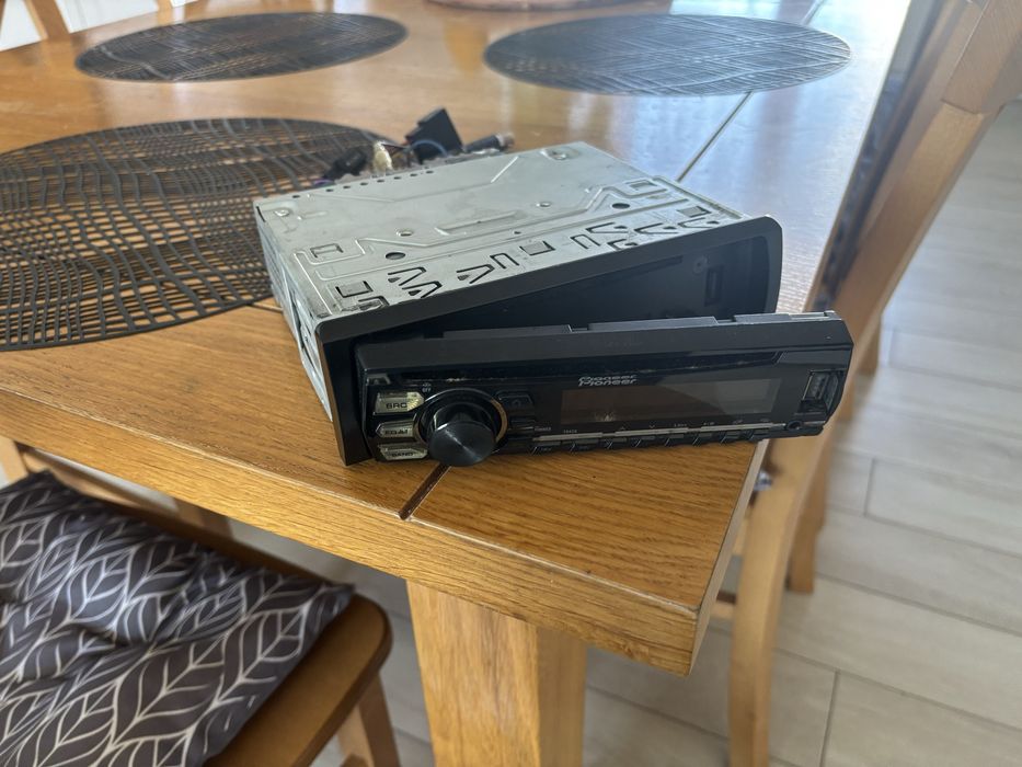 Pioneer DEH-09BT używane
