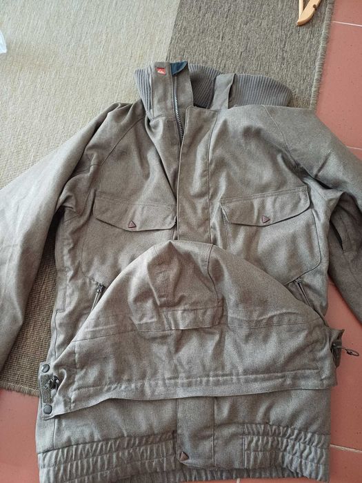 Blusão Quiksilver com capuz amovível (Tamanho XL)