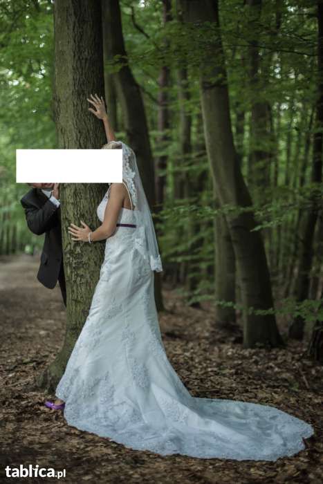 sukienka ślubna .