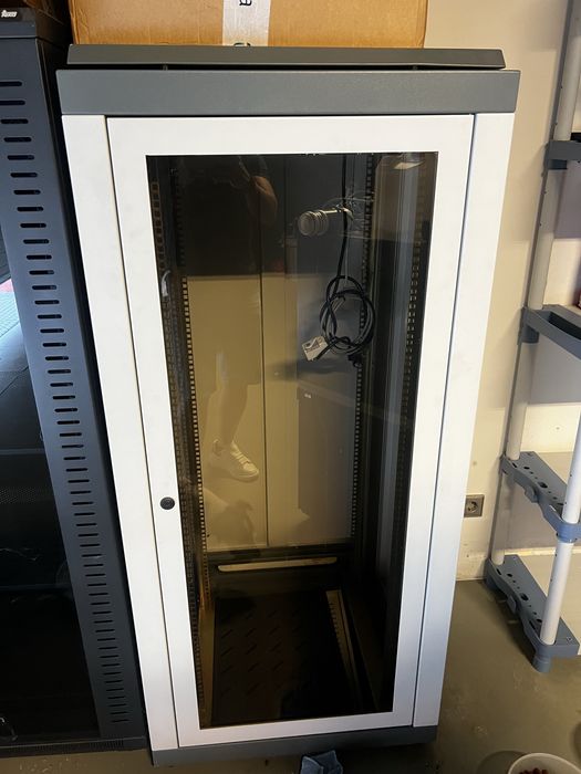 2 bastidores de rack impecaveis