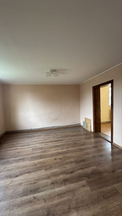 Продаж будинку, поруч з містом