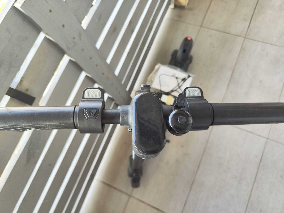 Hulajnoga elektryczna MICROGO M8 czarna ładowarka