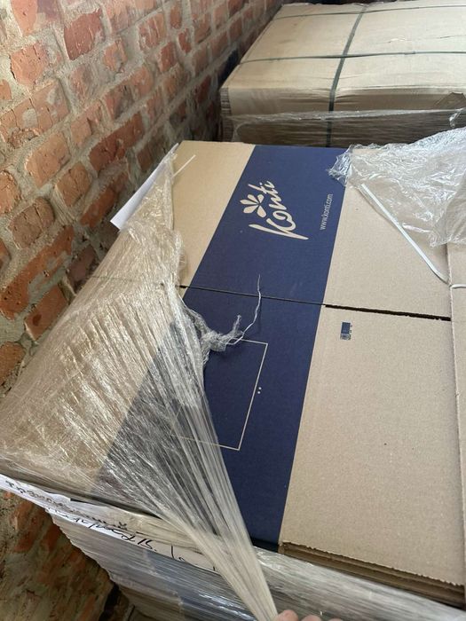 Коробки картонні  розмір 26/39/26 а також є інші розміри.