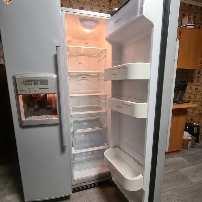 Місткий двостулковий холодильник Whirlpool Side-by-Side (сріблястий)