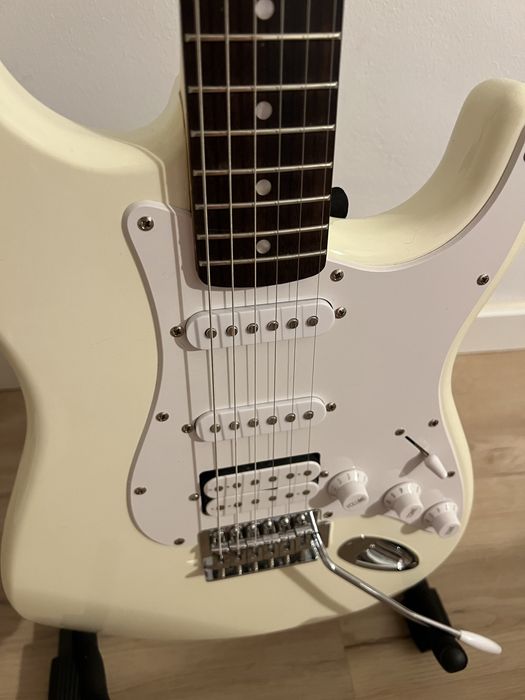 Guitarra Elétrica Squire Fender Stratocaster