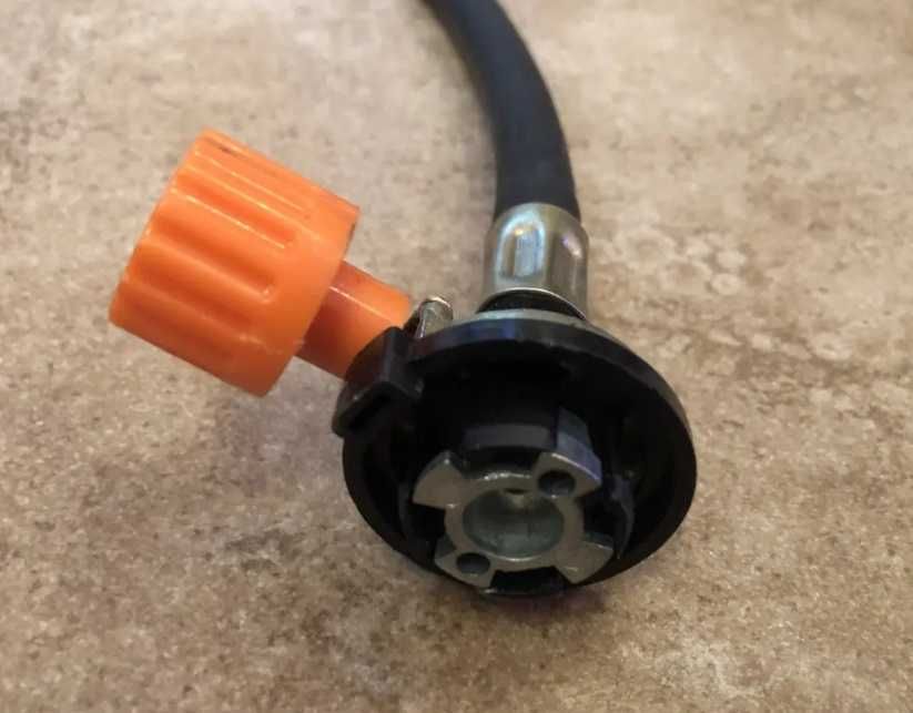 Переходник для заправки цанговых баллонов 220 грамм с шлангом