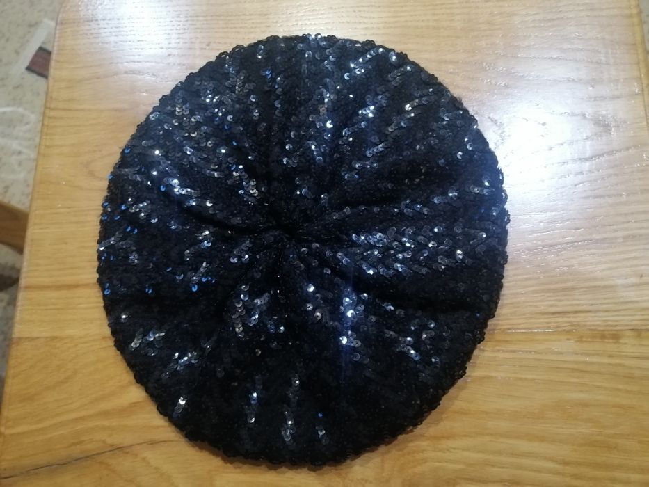 Берет жіночий з паєтками