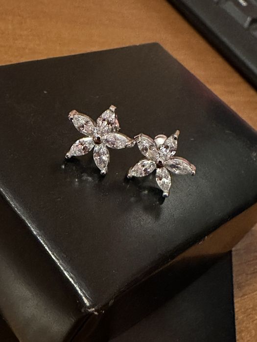 Продам сережки пусети гвоздики