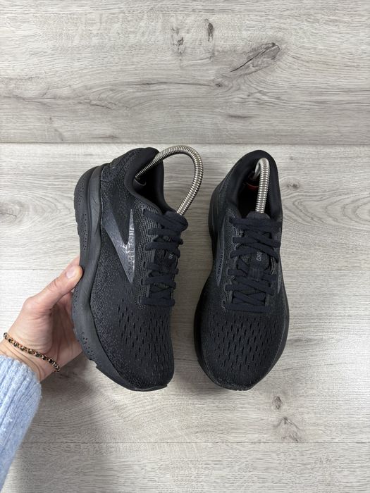 Brooks Ghost жіночі кросівки 38 розмір чорні