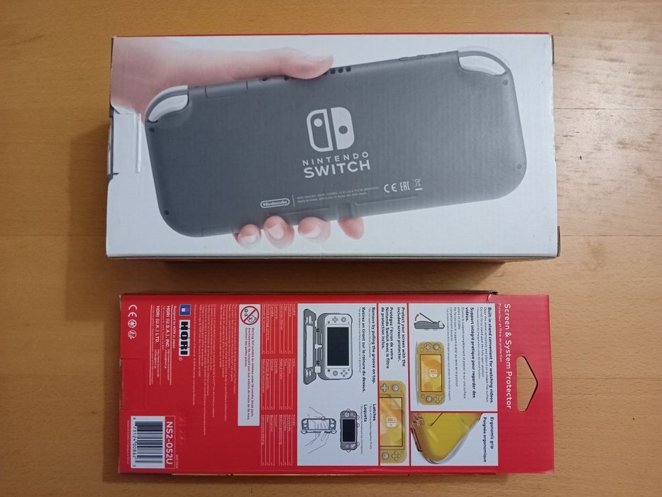 Nintendo Switch Lite + Extras