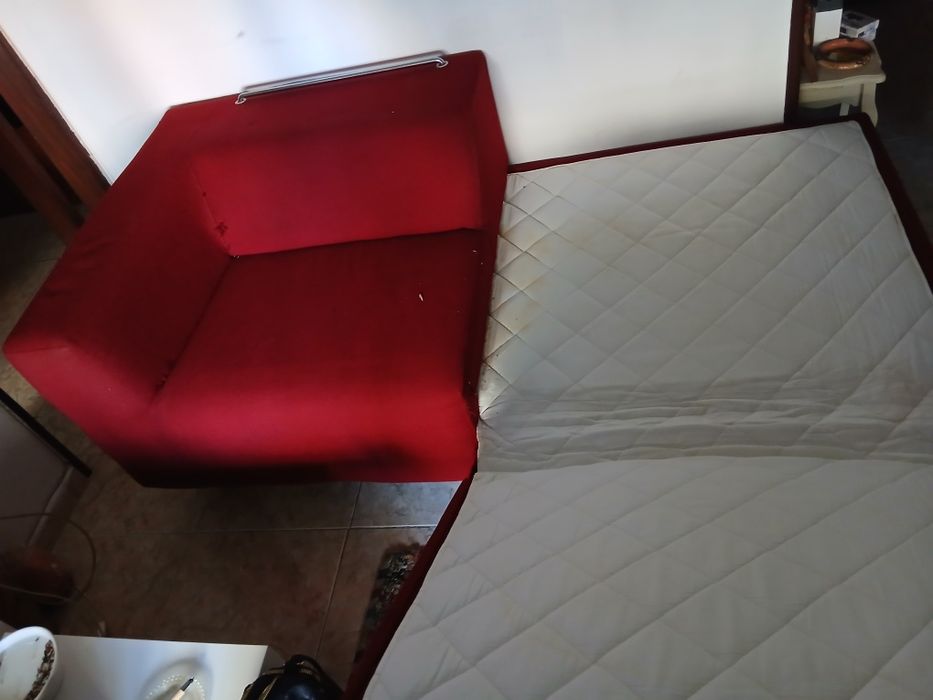 Sofá cama 3 lugares em muito bom estado
