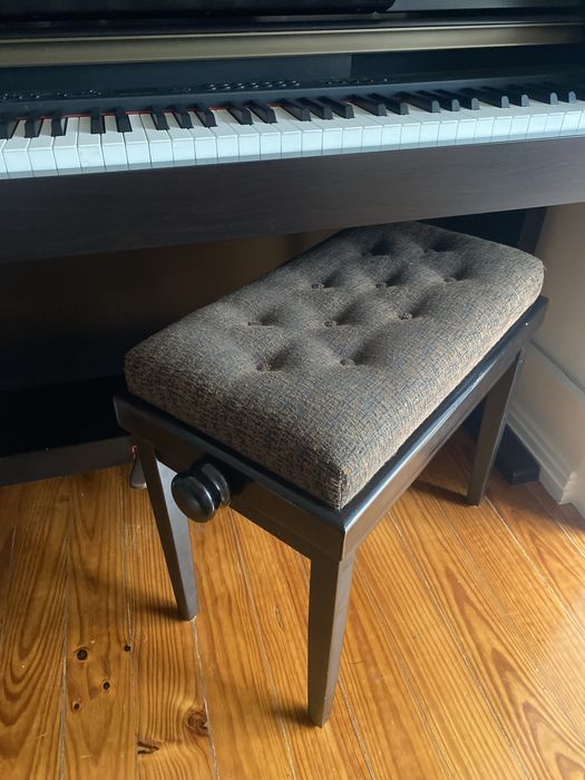 Yamaha Clavinova CLP 330