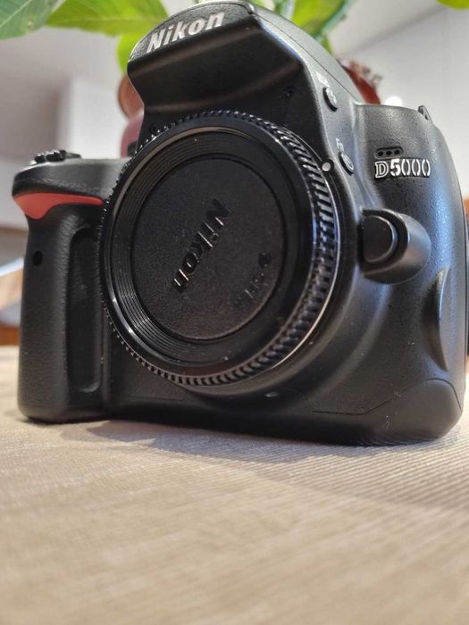Nikon D5000 + Lente 18-55mm VR + Filtro UV + Acessórios | Excelente