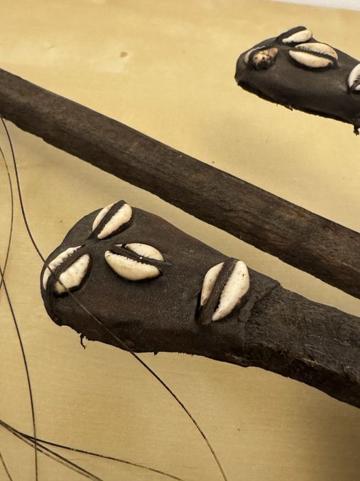 Instrumento Africano Antigo em Cabaça e Madeira