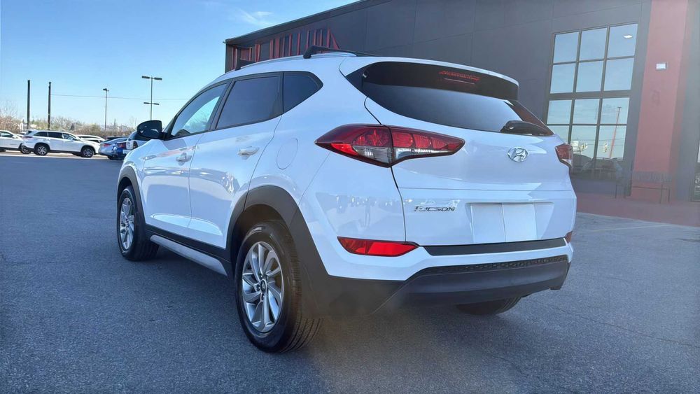 Hyundai Tucson SE      2017