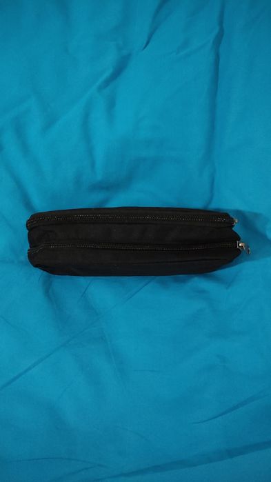 Estojo unisexo preto