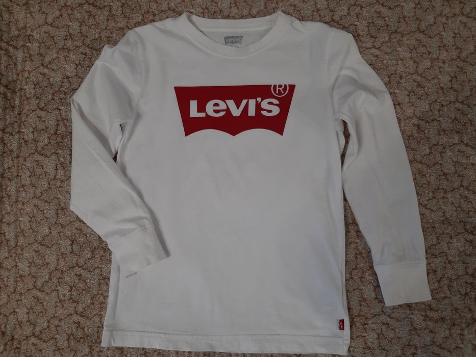 Продам білий лонгслів Levi's 140 см.
