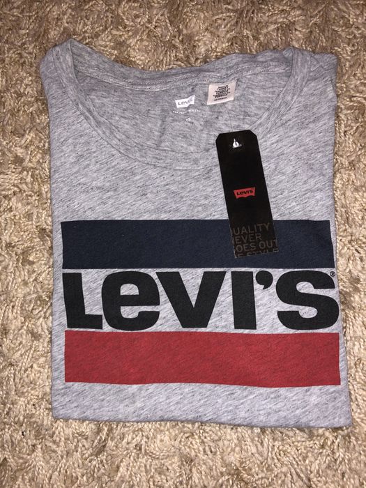 Новая оригинальная женская футболка Levis