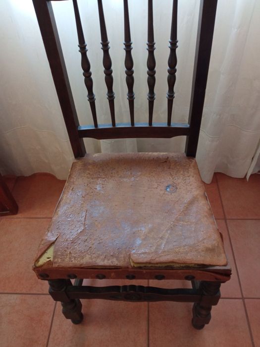 Conjunto de 8 Cadeiras Vintage Robustas