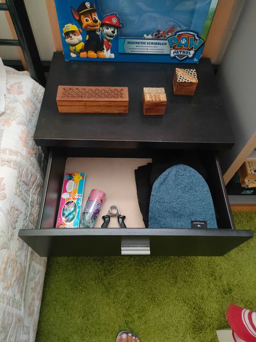 Vendo mesinha de cabeceira castanha