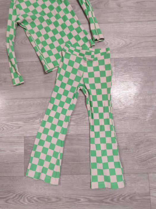 Костюм на дівчинку в ідеальному стані