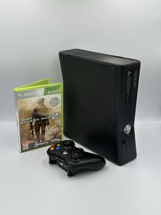 Zestaw Xbox 360 Slim 250 GB + Kontroler, zasilacz i gra COD MW2