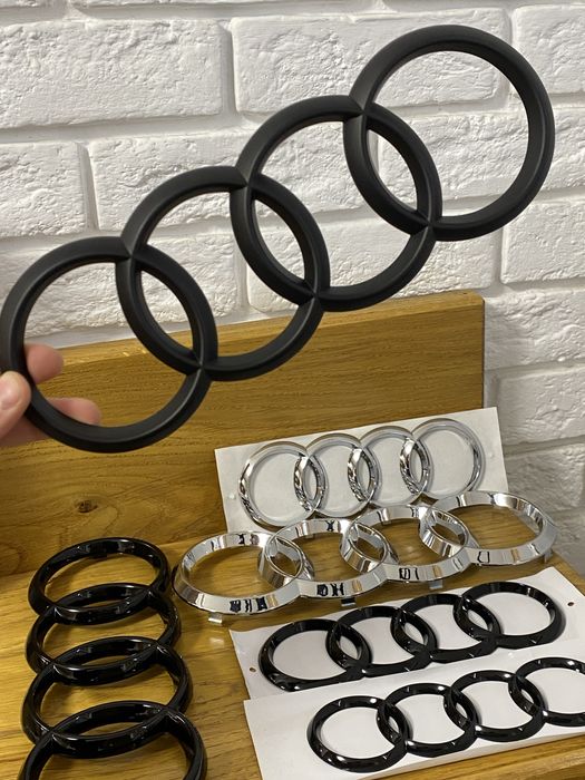 Емблема, значок на решетку радиатора / багажник AUDI, Ауди