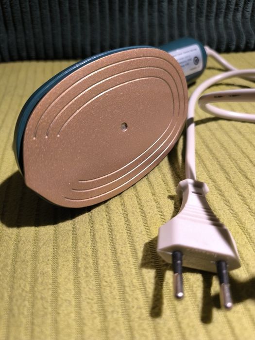 Małe żelazko turystyczne Zielone/ przenośne żelazko podróżne