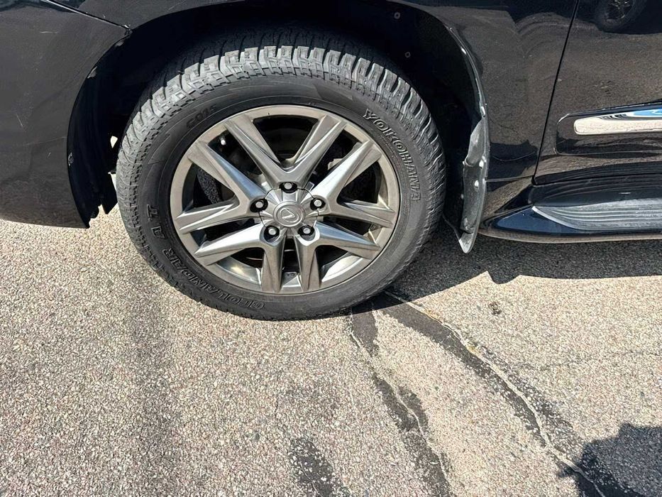 Lexus LX 570      2014