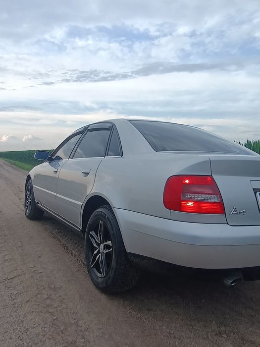 Продам надійну Audi A4,1.6 mpi