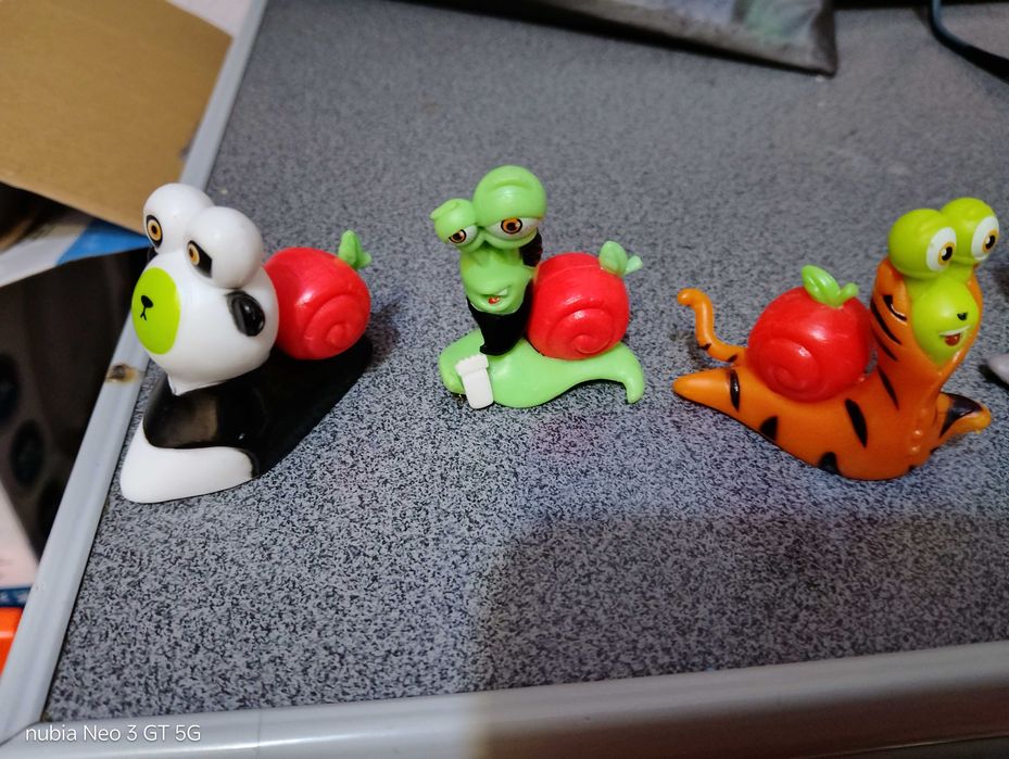 Фигурки з серии Bob Snail равлики