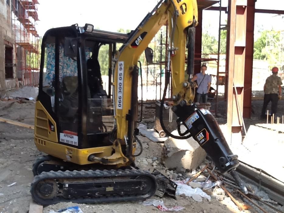 Послуги гідромолота на екскаватор JCB 3сх міні екскаватор навантажувач