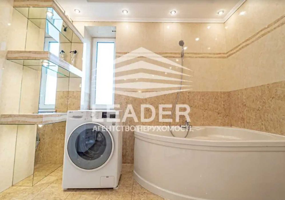 Сдам в оренду Будинок -Два поверхи.Своя територія ,сад.Паковка 5 авто.