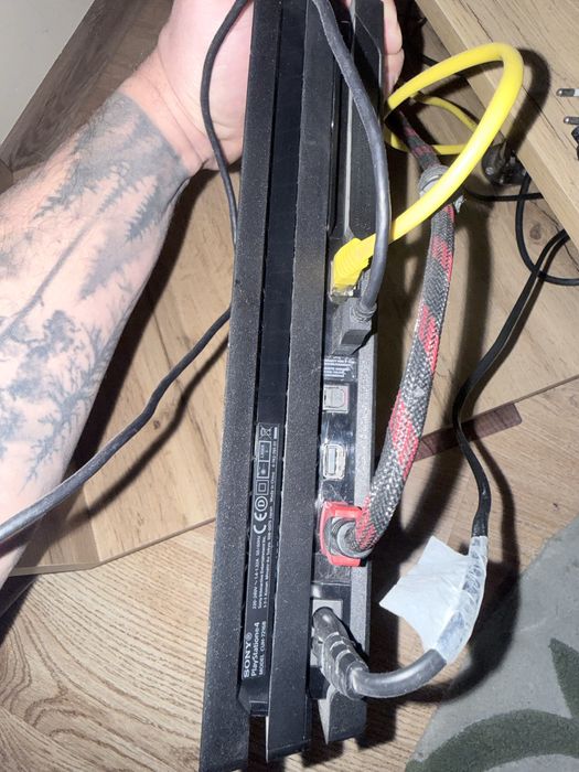 Продам PlayStation 4 Pro