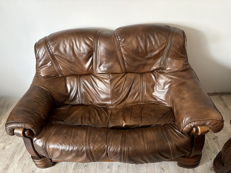 Komplet wypoczynkowy skórzany brazowy + stol drewniany