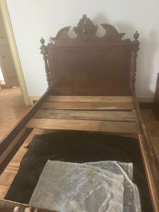 Cama madeira maciça corpo e meio