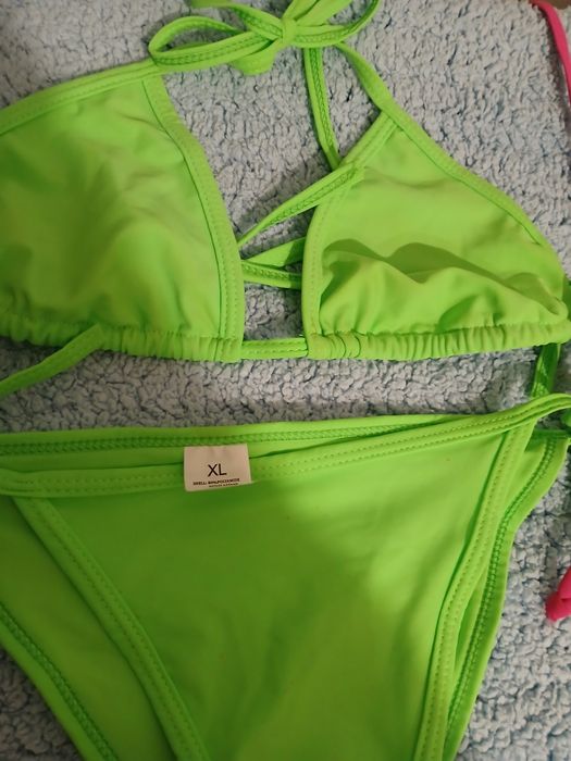 Продам купальники яркие