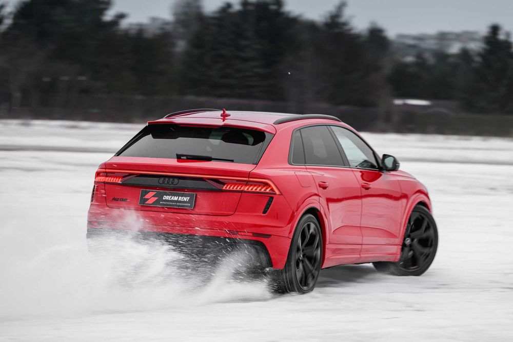 AUDI RSQ8 600KM HAK Wynajem Wypożyczalnia Samochodów Lotnisko Hotel