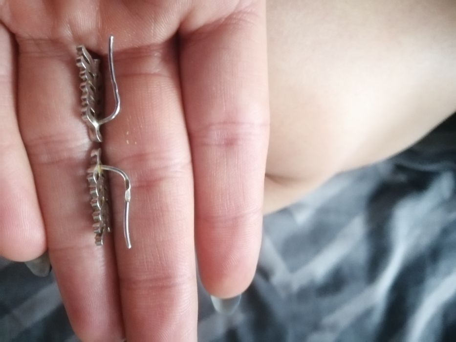 Срібні сережки, кафи