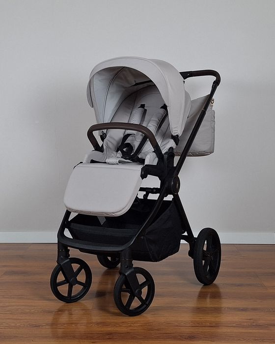 NAJNOWSZY MODEL  Venicci Claro . Wózek 4w1 z bazą isofix