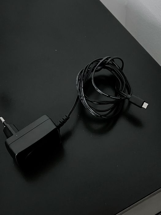 Candeeiro de mesa LED em aluminio / minimalista / com USB