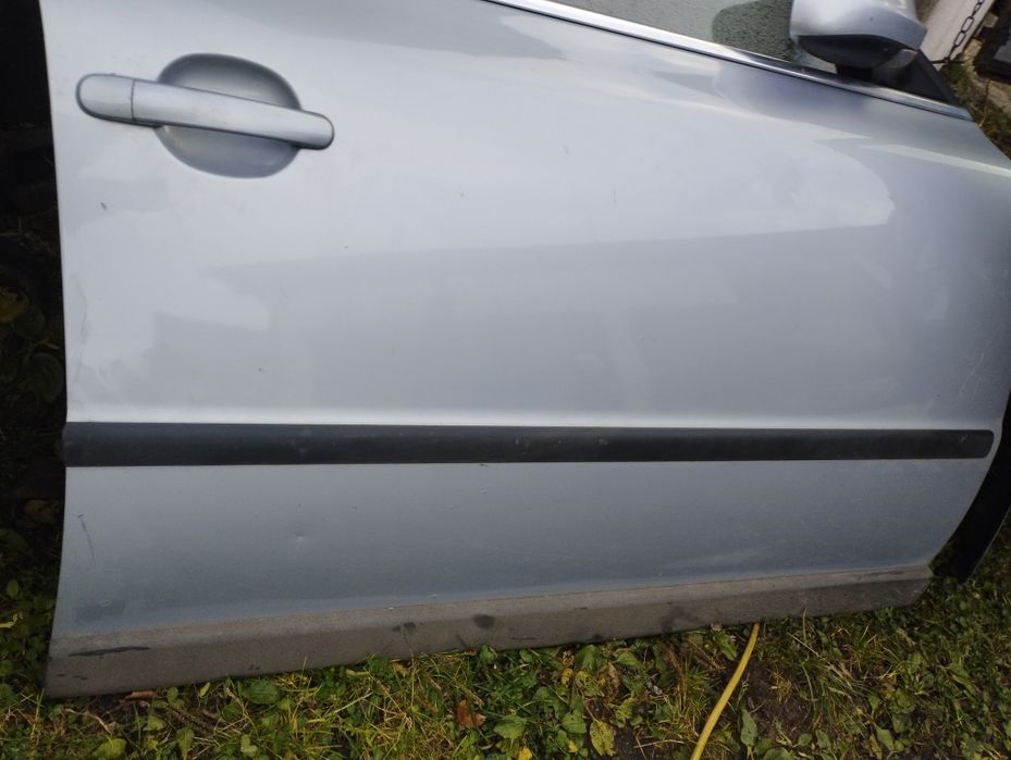 Volkswagen Passat B5 fl drzwi przód prawe lb5s błękitne gołe