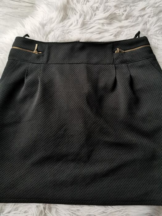 Spódnica czarna z zamkami S 36