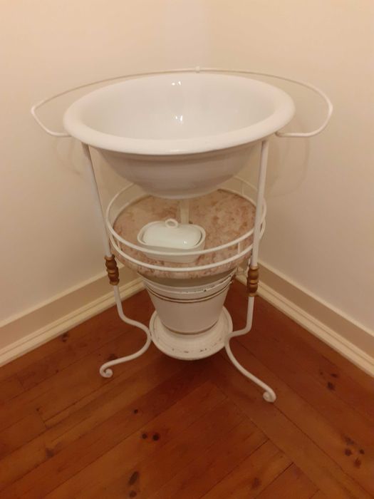 Antigo lavatório de quarto