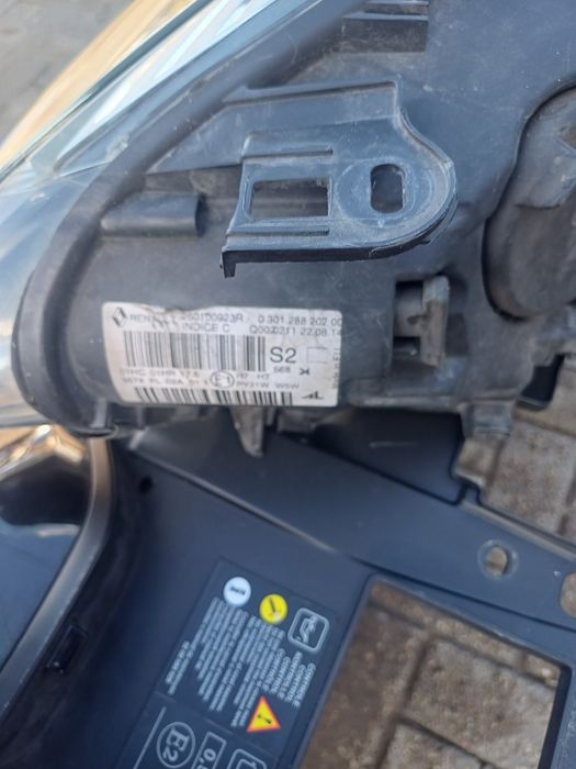 Lampy przednie prawa i lewa RENAULT Megane 3 fl